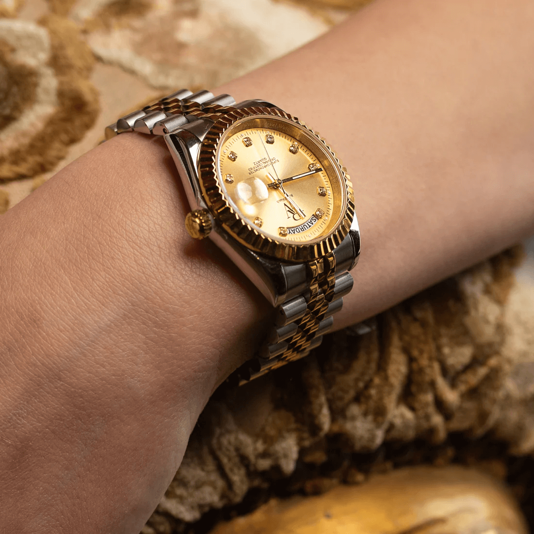 Ceas de mână elegant RW 110/SG de la Royal Watch argintiu cu auriu