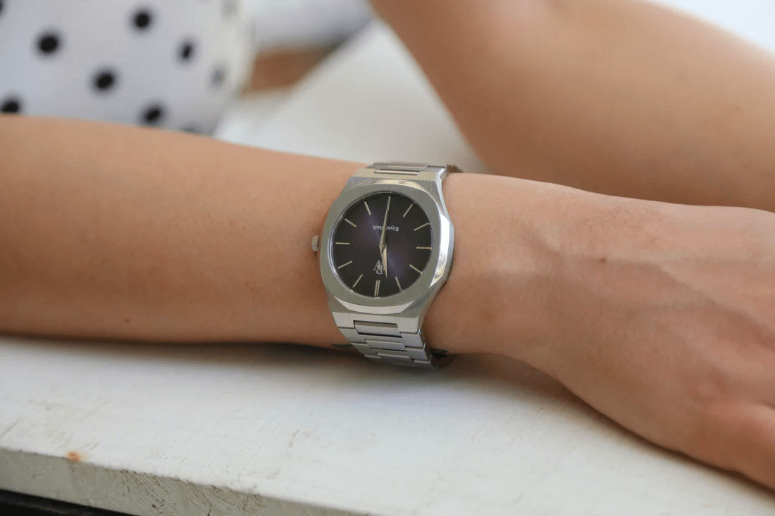 Ceas de mână argintiu, cu cadran albastru, Royal Watch, RW 131