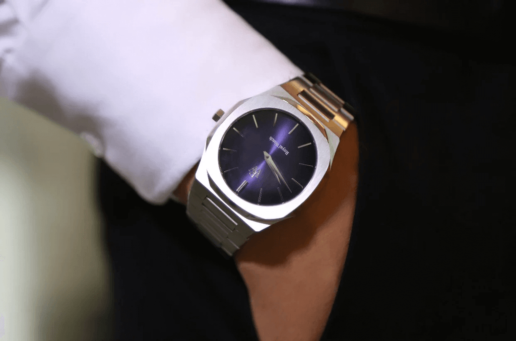 Ceas de mână argintiu, cu cadran albastru, Royal Watch, RW 131