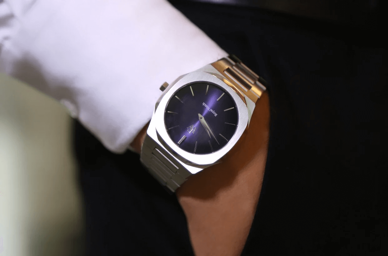 Ceas de mână argintiu, cu cadran albastru, Royal Watch, RW 131